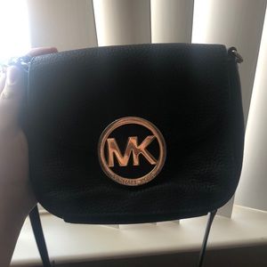 MICHEAL KORS MINI BAG STRAPS GOLD BLACK